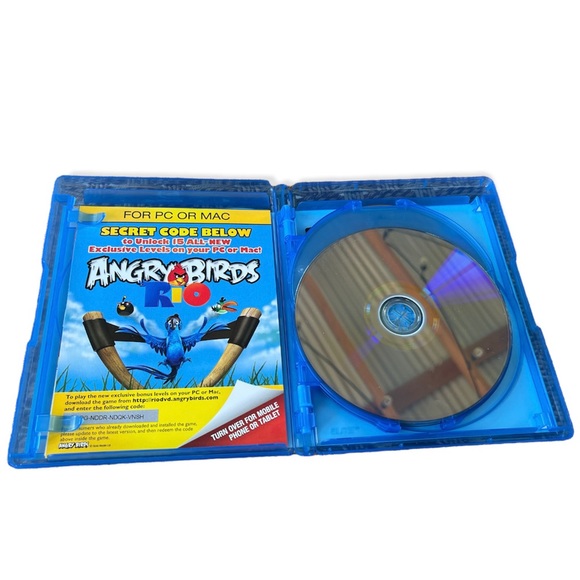 Blu-Ray 3D + Blu-Ray + DVD + Digital Copy Rio 3D, Rated G, 20th Century Fox - Picture 4 of 9